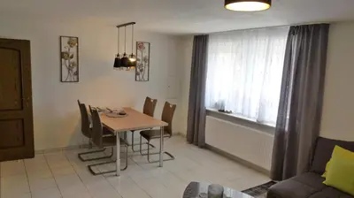 Ein Sitzbereich in der Unterkunft Ferienwohnung Eifelrose