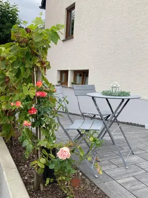 Ein Garten an der Unterkunft Bachperle