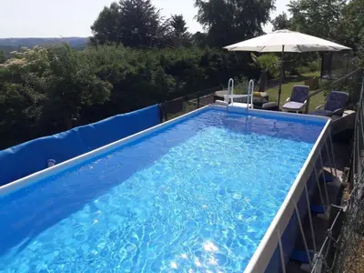 Der Swimmingpool an oder in der Nähe von Vakantie in het dorp