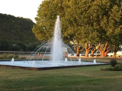 Ein Garten an der Unterkunft Uitzicht op de Pellenz