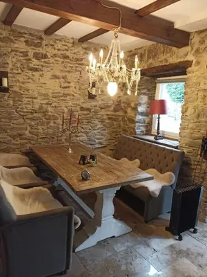 Ein Sitzbereich in der Unterkunft Ferienhaus Cottage in Alf an der Mosel