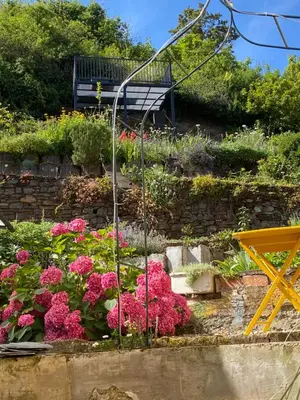 Ein Garten an der Unterkunft Ferienhaus Cottage in Alf an der Mosel