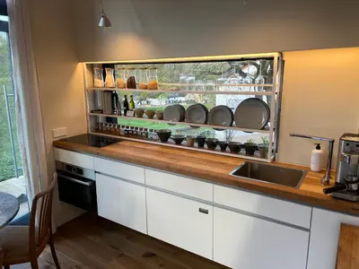 Küche/Küchenzeile in der Unterkunft Tinyhouse Minimalus III mit Whirlpool im Grünen