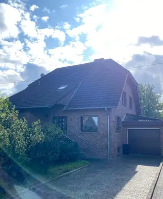 Ein allgemeiner Bergblick oder ein Berglick von des Ferienhauses aus