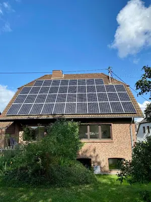 Das Gebäude in dem sich das Ferienhaus befindet