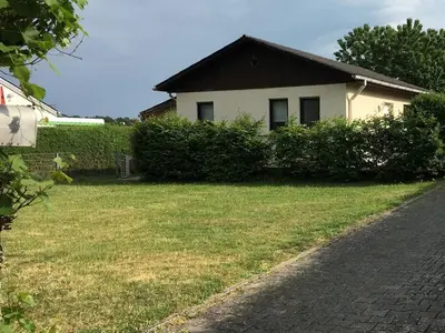 Das Gebäude in dem sich das Ferienhaus befindet