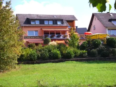 Ein Garten an der Unterkunft Moselblick