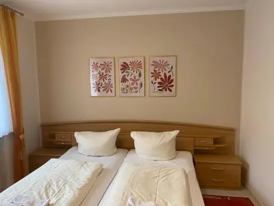 Ein Bett oder Betten in einem Zimmer der Unterkunft Ferienwohnung 2 Am Petersberg