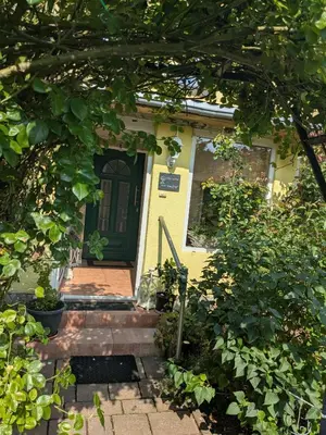 Ein Garten an der Unterkunft Eva's Home