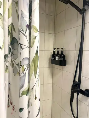Ein Badezimmer in der Unterkunft Talblick Chalet Blankenheim