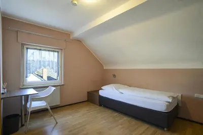 Ein Bett oder Betten in einem Zimmer der Unterkunft Gästehaus Rebstock