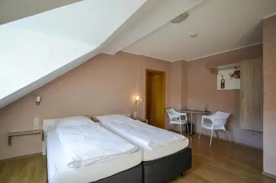 Ein Bett oder Betten in einem Zimmer der Unterkunft Gästehaus Rebstock