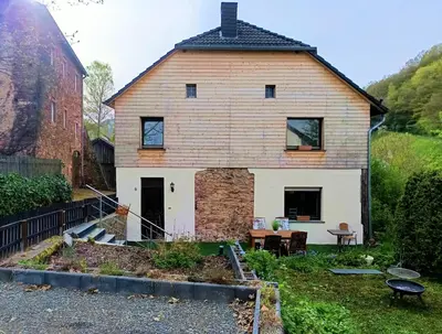 Das Gebäude in dem sich die Ferienwohnung befindet