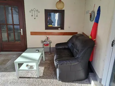 Ein Sitzbereich in der Unterkunft Privatzimmer mit eigenem Bad und Blick auf den Rhein