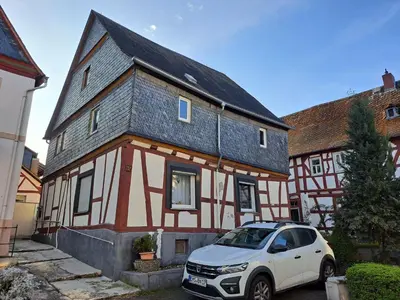 Das Gebäude in dem sich das Privatzimmer befindet