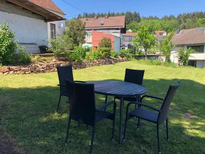Ein Garten an der Unterkunft Traumhaftes Studioappartement