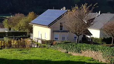 Ein Garten an der Unterkunft Ferien mit Wein