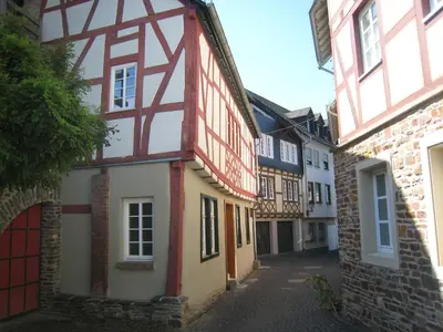 Das Gebäude in dem sich das Ferienhaus befindet