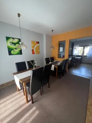 Ein Sitzbereich in der Unterkunft Haus Claudia