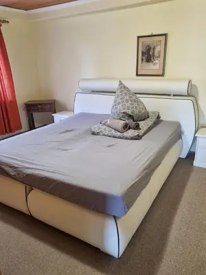 Ein Bett oder Betten in einem Zimmer der Unterkunft Schöne und ruhige Ferienwohnung in Frücht