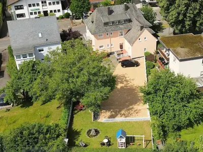 Das Gebäude in dem sich das Ferienhaus befindet