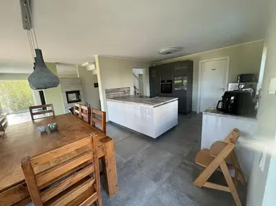 Küche/Küchenzeile in der Unterkunft Modernes Ferienhaus in Üdersdorf