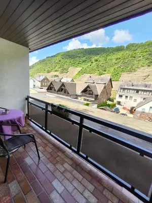 Ein allgemeiner Bergblick oder ein Berglick von der Pension aus