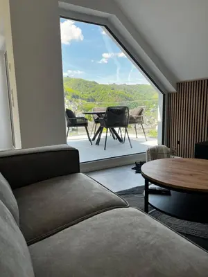 Ein allgemeiner Bergblick oder ein Berglick von der Ferienwohnung aus