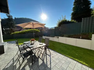 Ein Garten an der Unterkunft Wellness-Ferienhaus mit Dampfbad & Sauna am Nürburgring