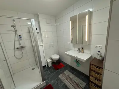 Ein Badezimmer in der Unterkunft Tolle helle & ruhige 125 qm Whg. nähe Zentrum I-O