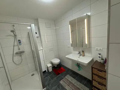 Ein Badezimmer in der Unterkunft Tolle helle & ruhige 125 qm Whg. nähe Zentrum I-O