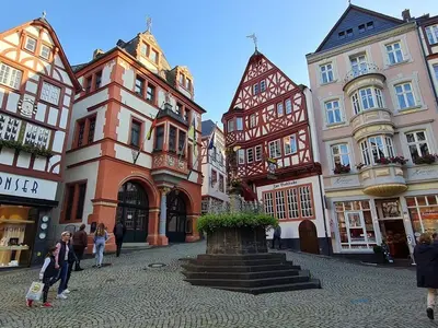 Das Gebäude in dem sich das Ferienhaus befindet