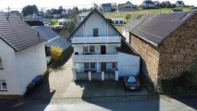 Das Gebäude in dem sich die Ferienwohnung befindet