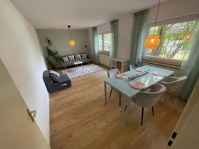 Ein Sitzbereich in der Unterkunft Ferienwohnung Am Waldesrand