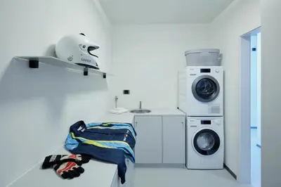 Grundriss der Unterkunft Racers Lodge Grand Prix - mit Hebebühne und Doppelgarage
