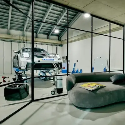 Racers Lodge Grand Prix - mit Hebebühne und Doppelgarage