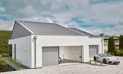 Das Gebäude in dem sich das Ferienhaus befindet