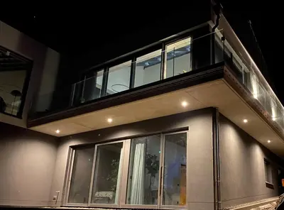 Das Gebäude in dem sich das Ferienhaus befindet