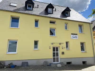 Das Gebäude in dem sich die Ferienwohnung befindet