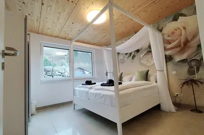 Ein Bett oder Betten in einem Zimmer der Unterkunft Apprimus Ferienwohnungen - Waldsee Rieden