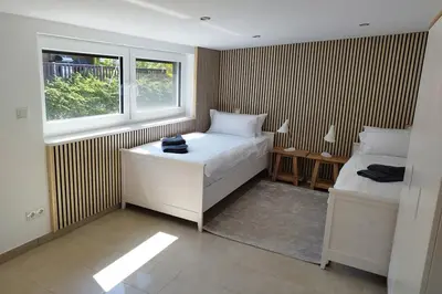 Ein Bett oder Betten in einem Zimmer der Unterkunft Apprimus Ferienwohnungen - Waldsee Rieden