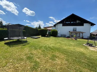 Ein Garten an der Unterkunft Ferienwohnung Mosel Hunsrück