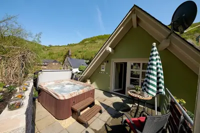 Ein allgemeiner Bergblick oder ein Berglick von des Ferienhauses aus