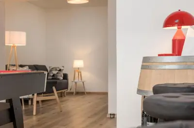 Ein Sitzbereich in der Unterkunft Elbling Appartement for 2 People - Billiards - Balcony with Mosel View - Parking - Wine Barrel Bar - Fully Equipped Kitchen - Netflix - WaipuTV - 3 km from Cochem