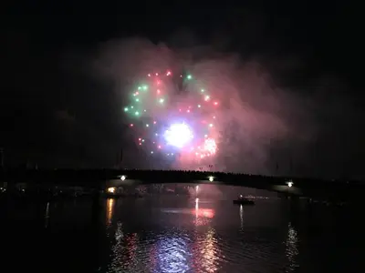Blick auf einen Fluss in der Nähe des Ferienhauses