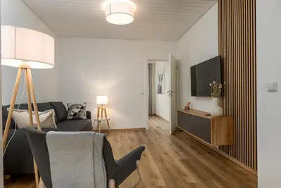 TV/Unterhaltungsangebot in der Unterkunft Elbling Appartement for 4 People - Billiards - 2 Bedrooms - 2 Bathrooms - Balcony with Mosel View - Parking - Wine Barrel Bar - Fully Equipped Kitchen - Netflix - WaipuTV - 3 km from Cochem