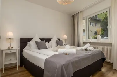 Ein Bett oder Betten in einem Zimmer der Unterkunft Elbling Appartement for 4 People - Billiards - 2 Bedrooms - 2 Bathrooms - Balcony with Mosel View - Parking - Wine Barrel Bar - Fully Equipped Kitchen - Netflix - WaipuTV - 3 km from Cochem