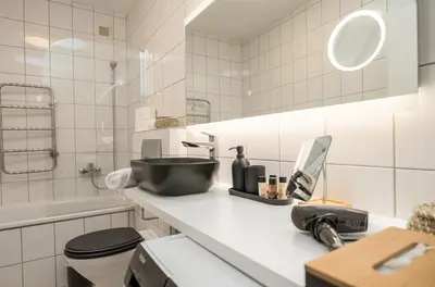 Küche/Küchenzeile in der Unterkunft Elbling Appartement for 4 People - Billiards - 2 Bedrooms - 2 Bathrooms - Balcony with Mosel View - Parking - Wine Barrel Bar - Fully Equipped Kitchen - Netflix - WaipuTV - 3 km from Cochem