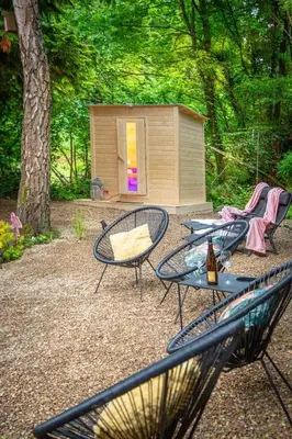 Ein Garten an der Unterkunft Bendorfer Stadl mit Whirlpool & Sauna