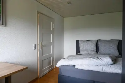 Ein Bett oder Betten in einem Zimmer der Unterkunft Ferienwohnung Boxenstopp